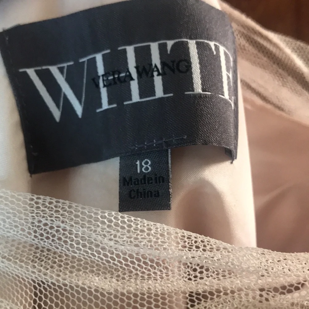 Vera Wang White Line Dress - Picture 3 of 5